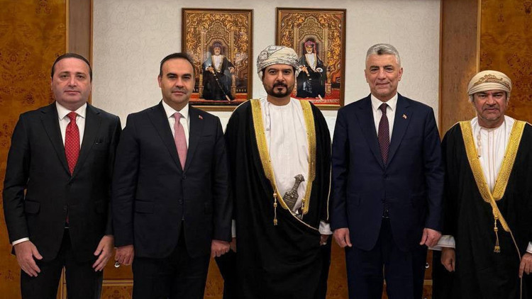 Umman ile ticaret hacmi büyüyecek... Bakan Kacır, Ummanlı mevkidaşı Al Yousef ile bir araya geldi