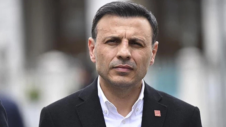 CHP İstanbul İl Başkanı seçilen Özgür Çelik, mazbatasını aldı