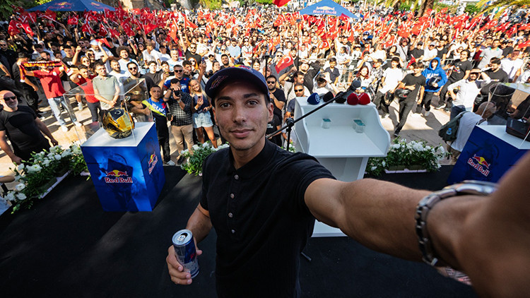 Red Bull Sporcusu Toprak Razgatlıoğlu, Memleketi Alanya’da Coşkuyla Karşılandı