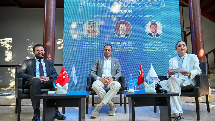 Genç girişimciler geleceği konuştu Genç girişimciler geleceği konuştu