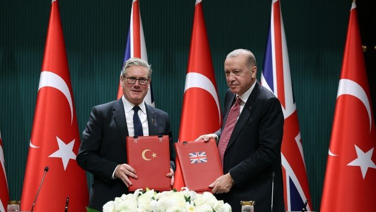 Son dakika... Cumhurbaşkanı Erdoğan ve Starmer anlaşmayı imzaladı... Türkiye savaş uçağı Eurofighter alacak