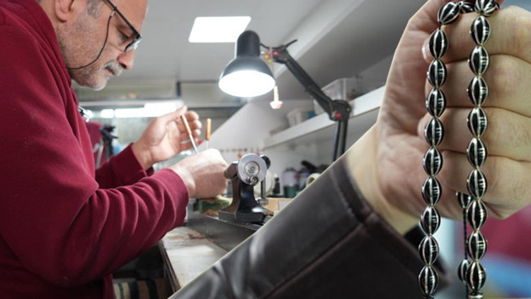 Brezilyada yetişip Erzincana geliyor Çektikçe rengi değişiyor: Piyasa değer 100 bin lira Brezilyada yetişip Erzincana geliyor Çektikçe rengi değişiyor: Piyasa değer 100 bin lira