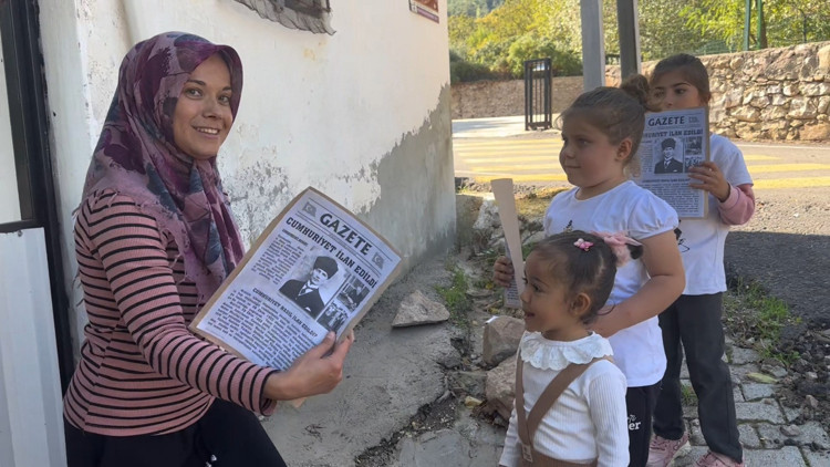 Öğrencilerden 29 Ekim kutlaması Öğrencilerden 29 Ekim kutlaması