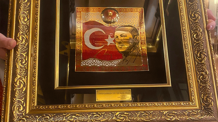 MHP Genel Başkanı Bahçeliden Cumhurbaşkanı Erdoğana anlamlı hediye