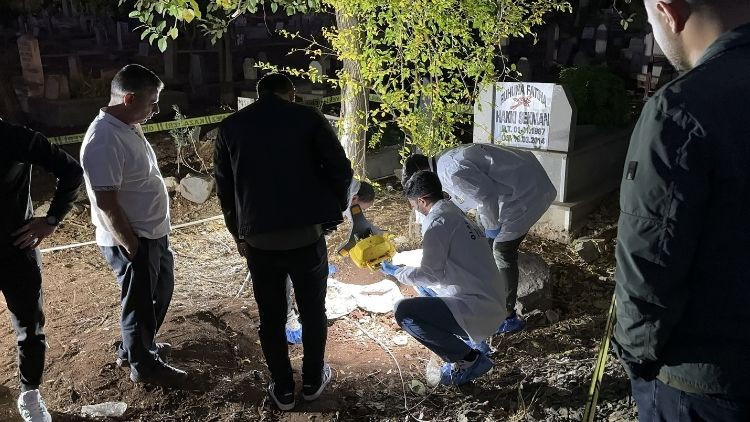 Mezarlıkta bebek cesedi bulundu