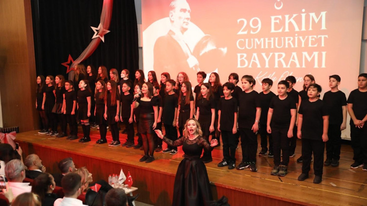 Öğrenciler milli mücadele ruhunu sahneye yansıttı