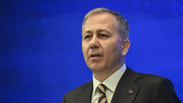 Bakan Yerlikaya duyurdu: Organize suç örgütüne yönelik operasyonda 17 şüpheli yakalandı Bakan Yerlikaya duyurdu: Organize suç örgütüne yönelik operasyonda 17 şüpheli yakalandı