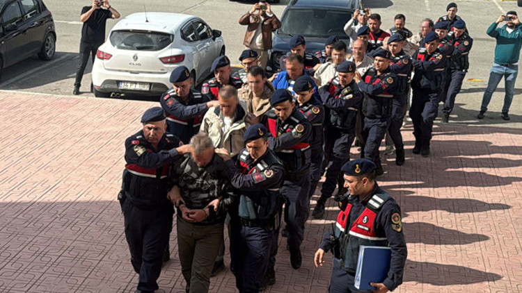 Yunan adalarına kaçmaya çalışan 8 FETÖ şüphelisi yakalandı