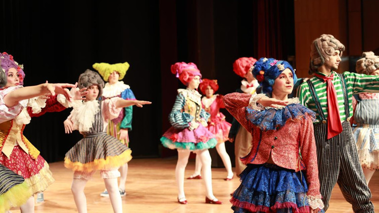 Peruka Kasabası’na büyük ilgi