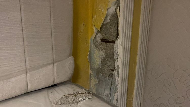 Faciadan kıl payı kurtuldular… 2 binanın kolonları çatladı, vatandaşlar evlerini tahliye etti