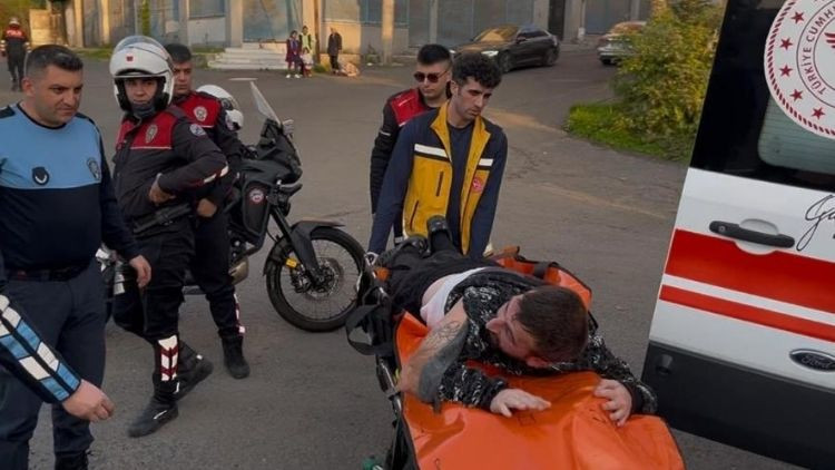 Az daha canından oluyordu... Montunu vermedi, kalça ve sırtından bıçaklandı