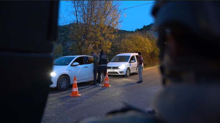 Tunceli merkezli 3 ilde operasyon; 23 kilo esrar ele geçirildi