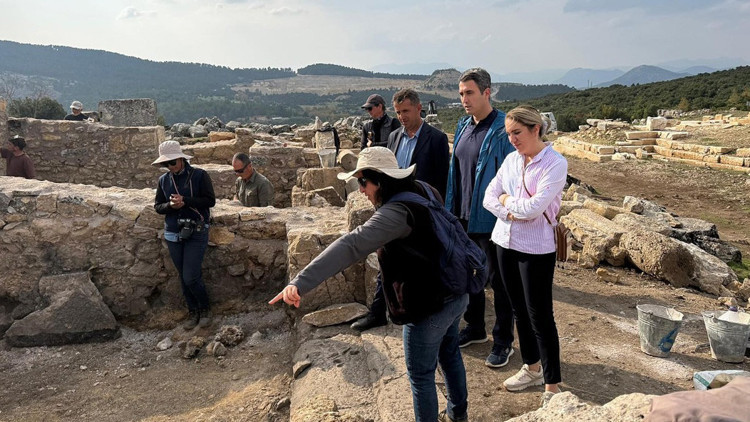 Kaymakamdan Kremna Antik Kentinde inceleme
