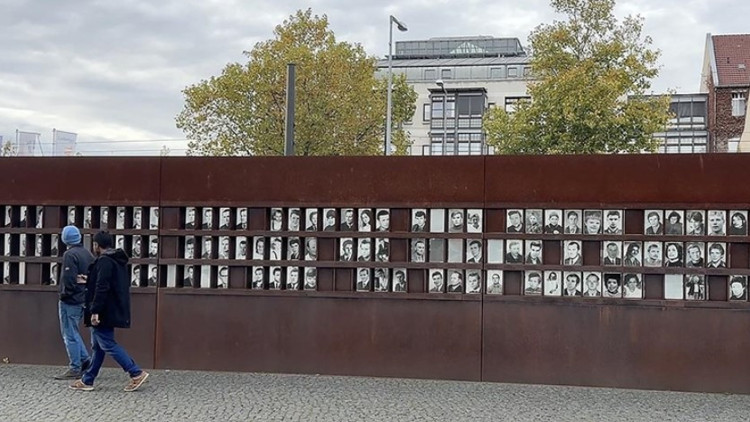 Berlin Duvarının yıkılışının üzerinden 36 yıl geçti