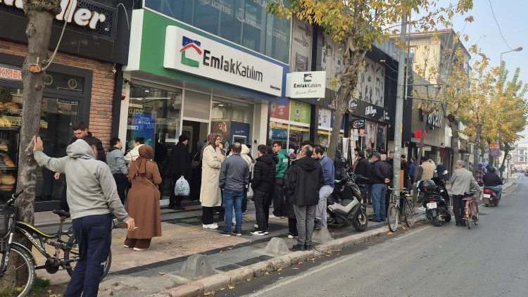 Yüzyılın Konut Projesi heyecanı Bankalarda kuyruk oluştu