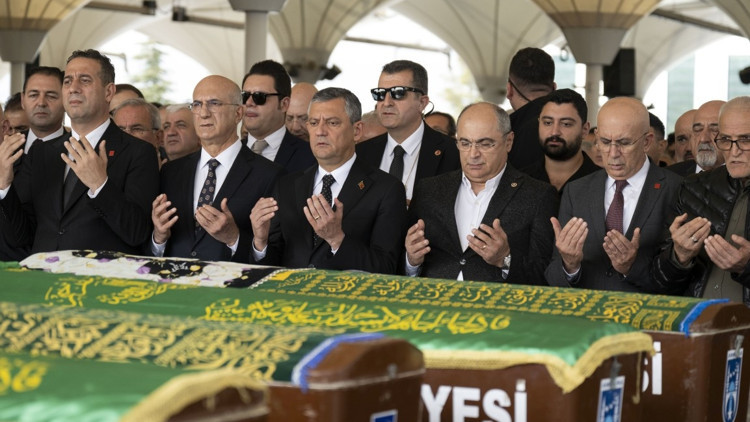CHP Genel Başkanı Özel, 27. Dönem Milletvekili Aydoğanın annesinin cenaze törenine katıldı