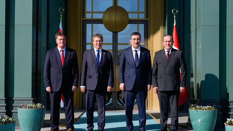 Cumhurbaşkanı Yardımcısı Yılmaz, KKTC Başbakanı Ünal Üstel ile bir araya geldi