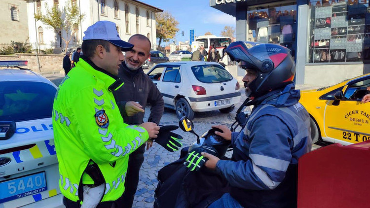 Edirnede polisten koruyucu ekipman denetimi