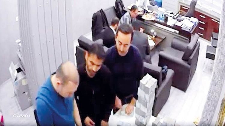 İBB iddianamesi ‘Para sayma’ görüntüsüyle başladı