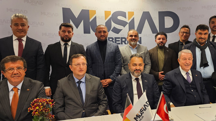 AK Parti heyeti Berlin Müsiadi ziyaret etti