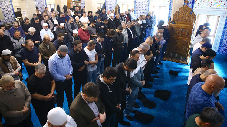 Şehitlerimiz için Baküde gıyabi cenaze namazı kılındı