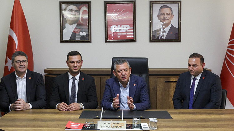 CHP Genel Başkanı Özel, Kiliste temaslarda bulundu CHP Genel Başkanı Özel, Kiliste temaslarda bulundu