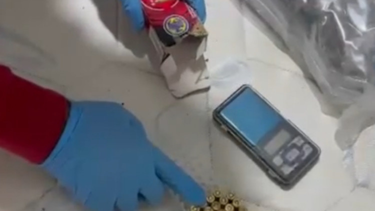 İstanbul - Beşiktaş’ta izinli çıktığı cezaevine geri dönmedi; uyuşturucu satınca yakalandı