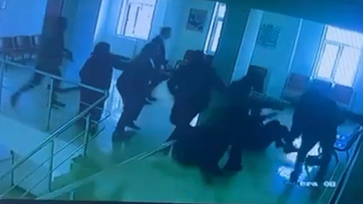 Şanlıurfa’da hasta yakını hemşirelere saldırdı Gözaltına alındı