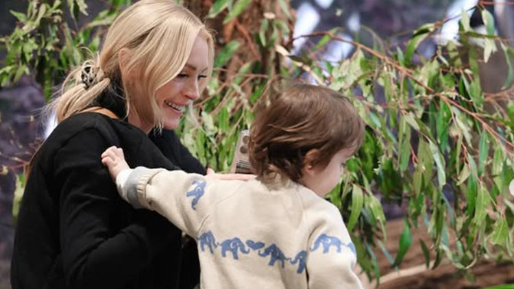 Evlenip anne olmak kimseye böyle yaramamıştı... Kocası ve oğlu sayesinde yeniden doğdu: 20 yaşındayken bile bu kadar genç değildi Evlenip anne olmak kimseye böyle yaramamıştı... Kocası ve oğlu sayesinde yeniden doğdu: 20 yaşındayken bile bu kadar genç değildi