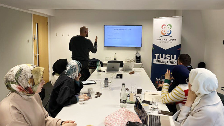 Londrada 18 haftalık ücretsiz Akademik Yazım ve Araştırma Programı başlatıldı