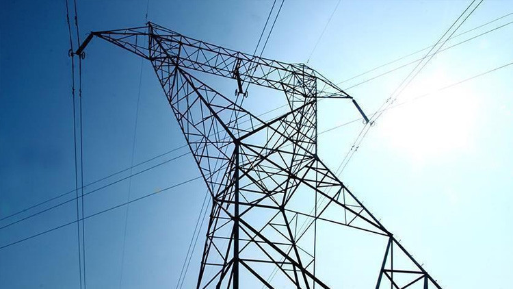 Avrupanın kalbi karanlığa gömüldü: Pariste çalışmalar sürüyor