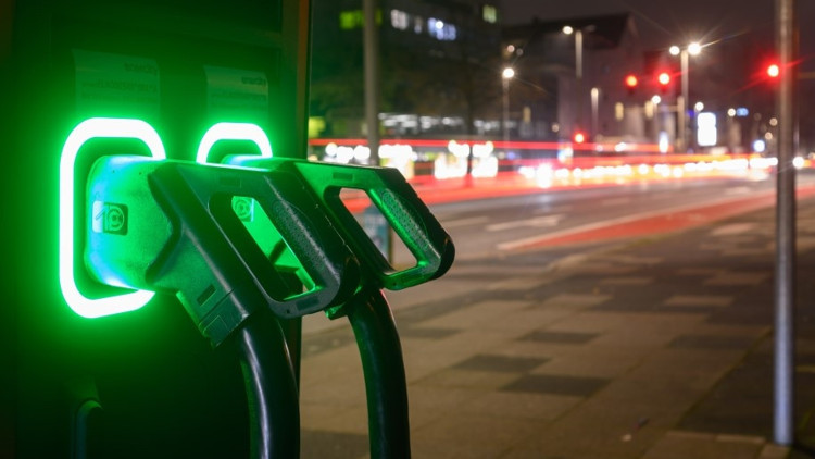 Almanyada elektrikli araçlara benzin istasyonu kolaylığı