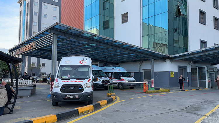 Rizede zehirlenme şüphesi: 40 öğrenci hastaneye kaldırıldı