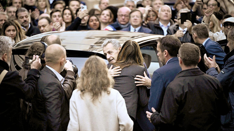 Sarkozy cezaevi anılarını yazdı... 20 gün hapis yattı Sarkozy cezaevi anılarını yazdı... 20 gün hapis yattı