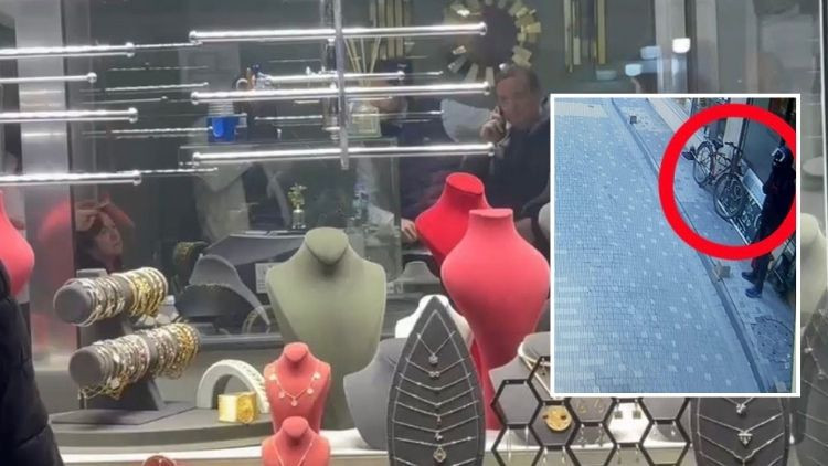 Kask takarak geldi, vitrindeki 5 kilo altını çalıp kaçtı Kask takarak geldi, vitrindeki 5 kilo altını çalıp kaçtı