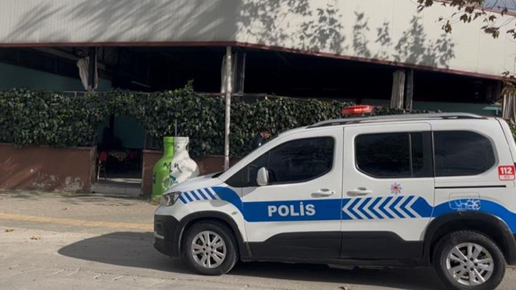 Tüfekle kahvehaneyi bastı, eski damadını darbedip bıçakladı Kızımı kaçırmaya çalıştı Tüfekle kahvehaneyi bastı, eski damadını darbedip bıçakladı Kızımı kaçırmaya çalıştı