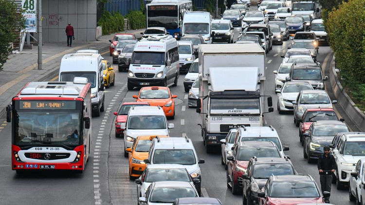 Trafikte günlük kaybımız 2.5 saat
