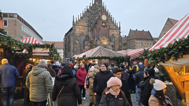 Nürnberg Dünyaca ünlü Noel Pazarı açıldı