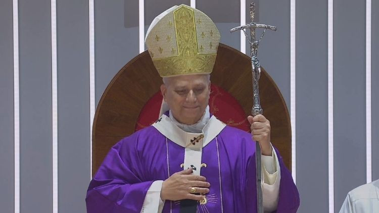 Binlerce kişi katıldı... Papa, Volkswagen Arenada dev ayini yönetti