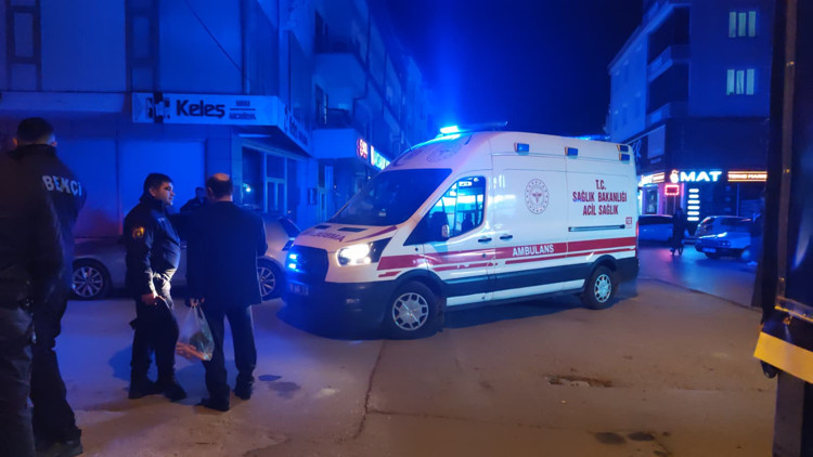 Aksaray’da satırlı kavga; 1 ağır yaralı Aksaray’da satırlı kavga; 1 ağır yaralı