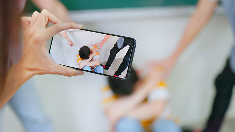 Akran zorbalığına karşı üç bakanlıktan çok boyutlu mücadele Akran zorbalığına karşı üç bakanlıktan çok boyutlu mücadele