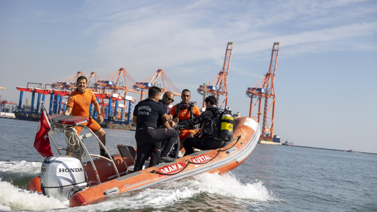 Mersin’de arama kurtarma ekipleri kesintisiz görevde Mersin’de arama kurtarma ekipleri kesintisiz görevde