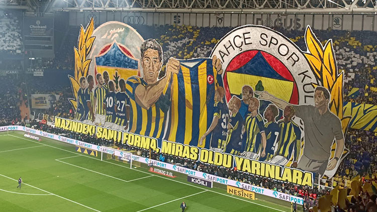 Kadıköyde görsel şölen Fenerbahçe taraftarından derbiye özel Lefter koreografisi