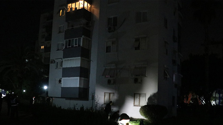 Alzheimer hastası adam evinin balkonundan düşüp hayatını kaybetti Eşi haberi polisten aldı Alzheimer hastası adam evinin balkonundan düşüp hayatını kaybetti Eşi haberi polisten aldı