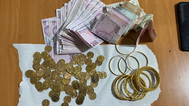 Telefonla 5.5 milyon TL dolandıran şüpheli, Aksarayda yakalandı Telefonla 5.5 milyon TL dolandıran şüpheli, Aksarayda yakalandı