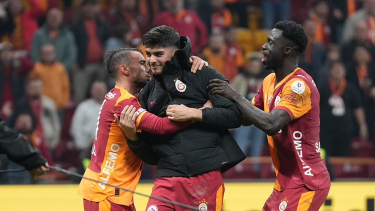 Galatasarayda Arda Ünyaya önce ıslık, sonra destek