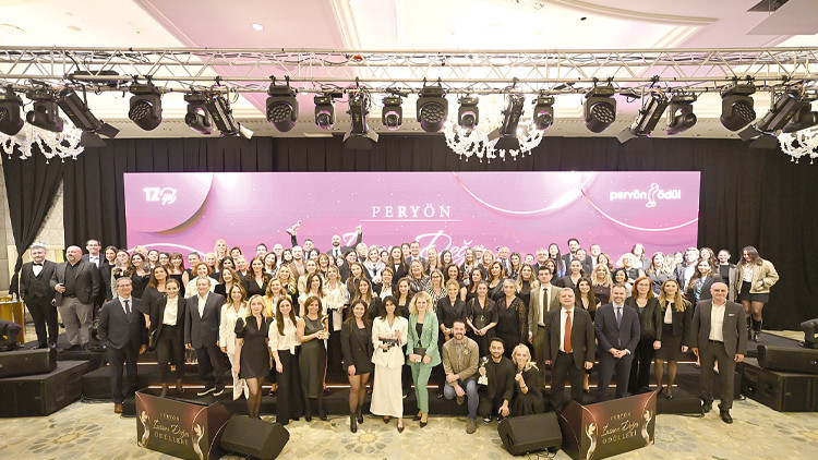 İnsana değer ödülleri sahiplerini buldu İnsana değer ödülleri sahiplerini buldu