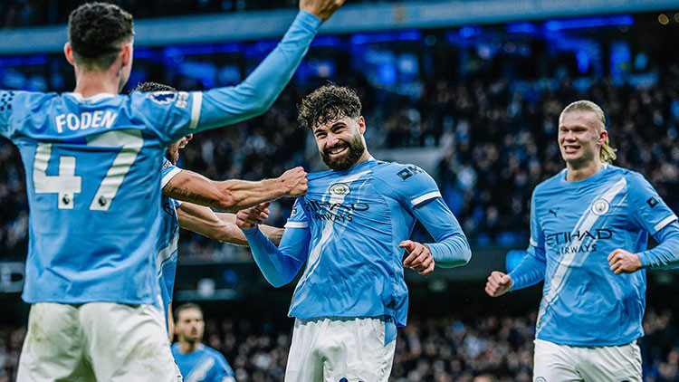 Manchester City, Sunderlandı farklı mağlup etti