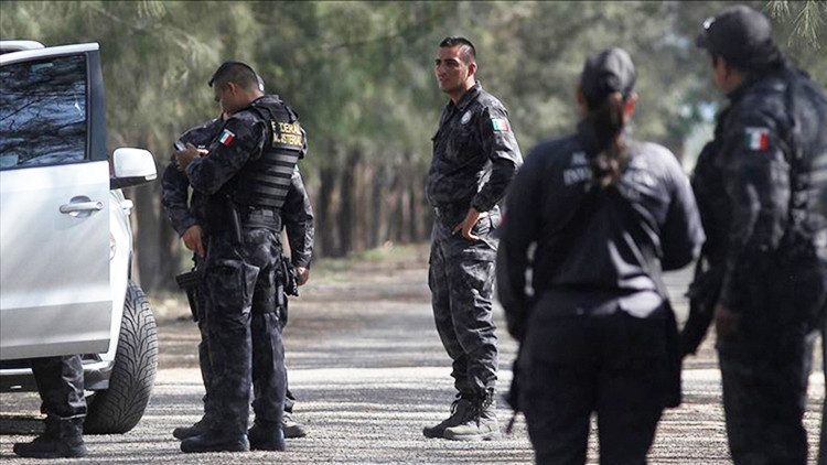 Meksikada araç havaya uçtu: 5 kişi yaşamını yitirdi