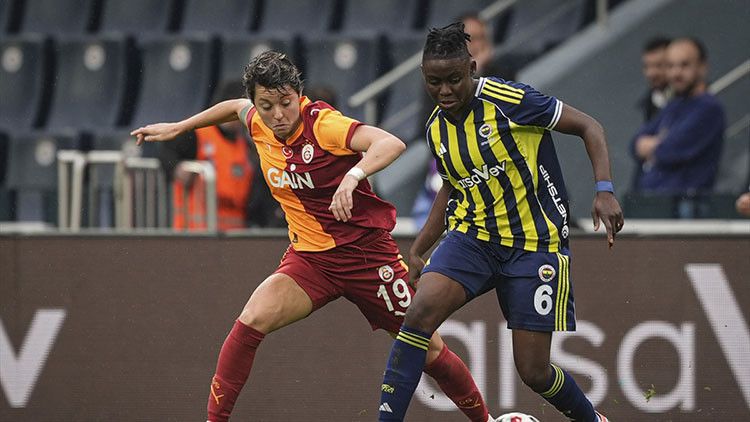 Kadınlar derbisinde Fenerbahçe, Galatasarayın yenilmezlik serisine son verdi